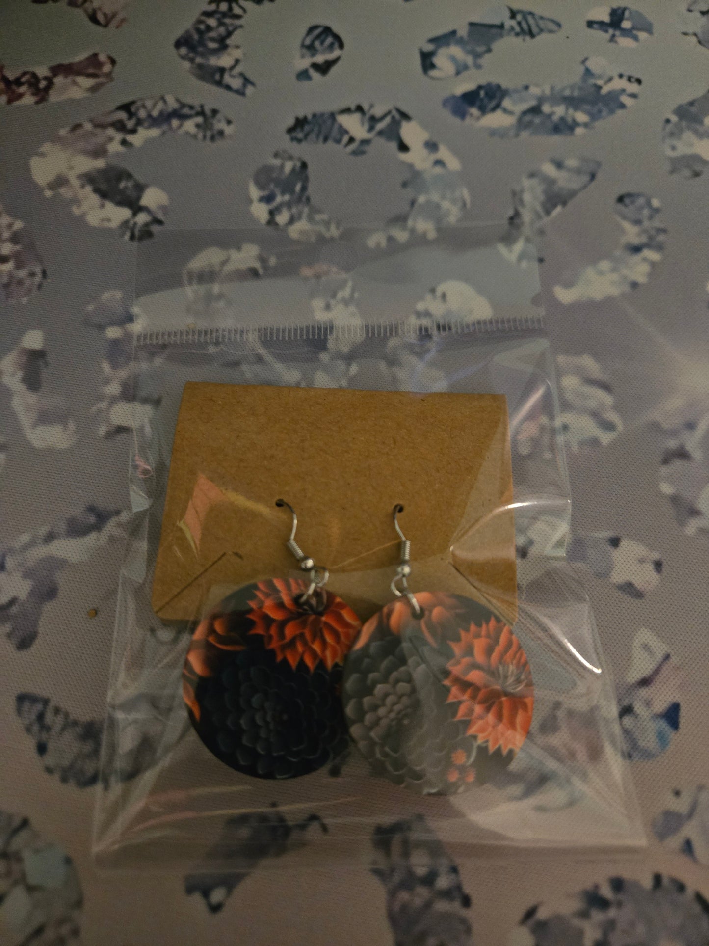 Round flower earrings